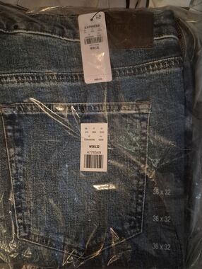 Express Men’s Light-Mid Blue Relaxed Jeans
